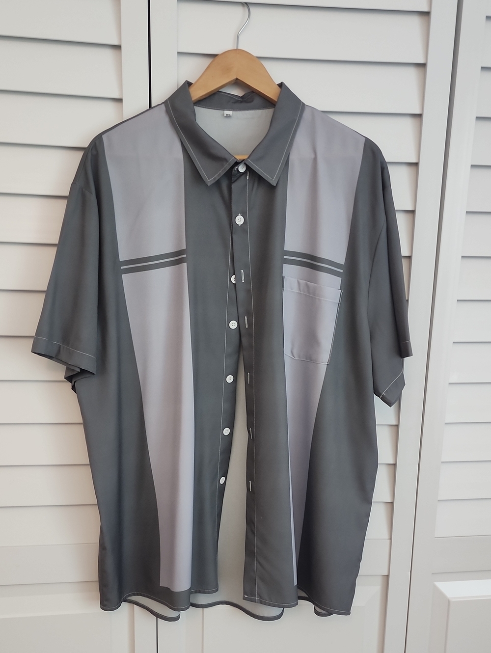 Men's Grey Short-Sleeve Button-Up Shirt